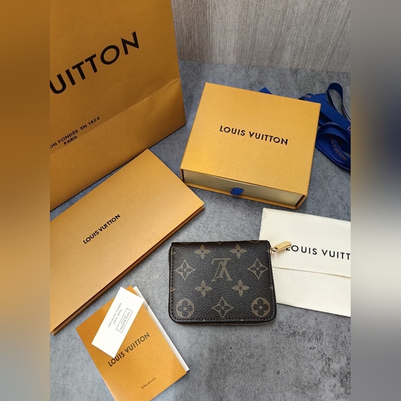 Louis Vuitton Monogram Zippy Coin Purse Wallet - Picture 3 of 13